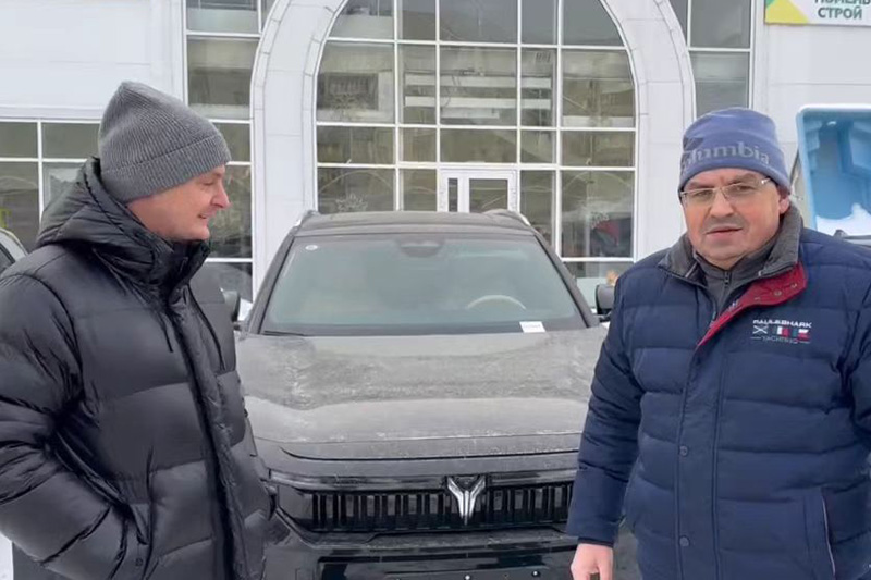 We congratulate our customers on the successful delivery of the new electric vehicle!