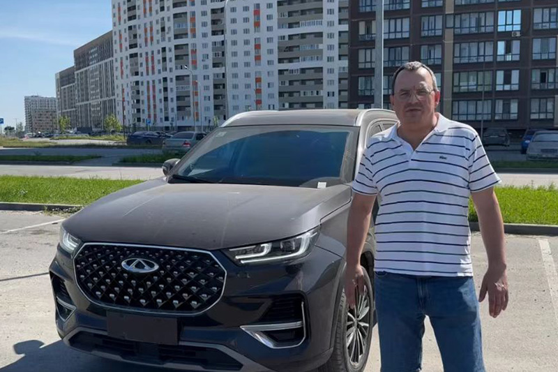 Congratulations to the customer on getting the keys to the new car!