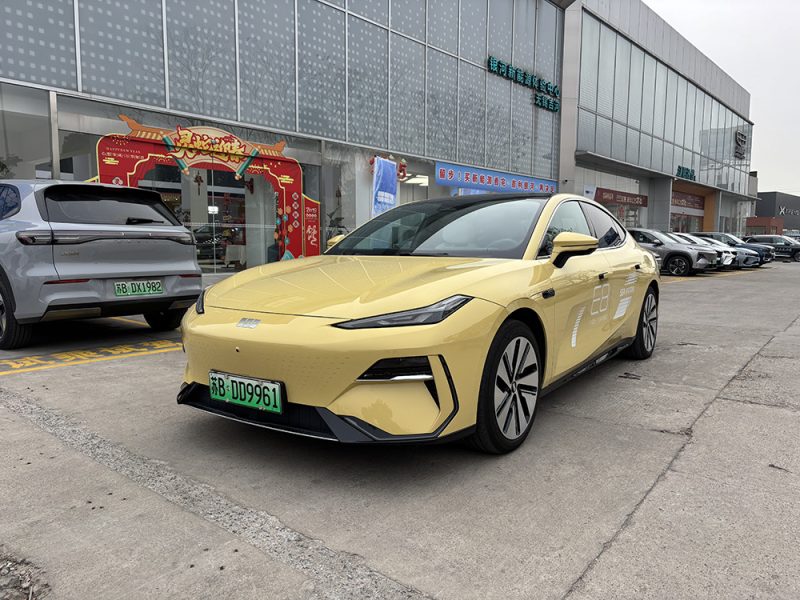 Geely Galaxy E8 2024 665km Starship Voyages Yellow